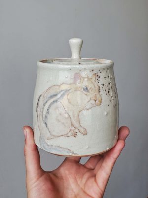 chipmunk jar with lid